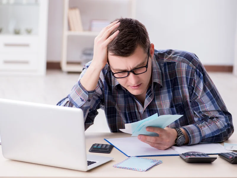 Image showing a person frustrated with their marketing campaign in Miami (on the computer).